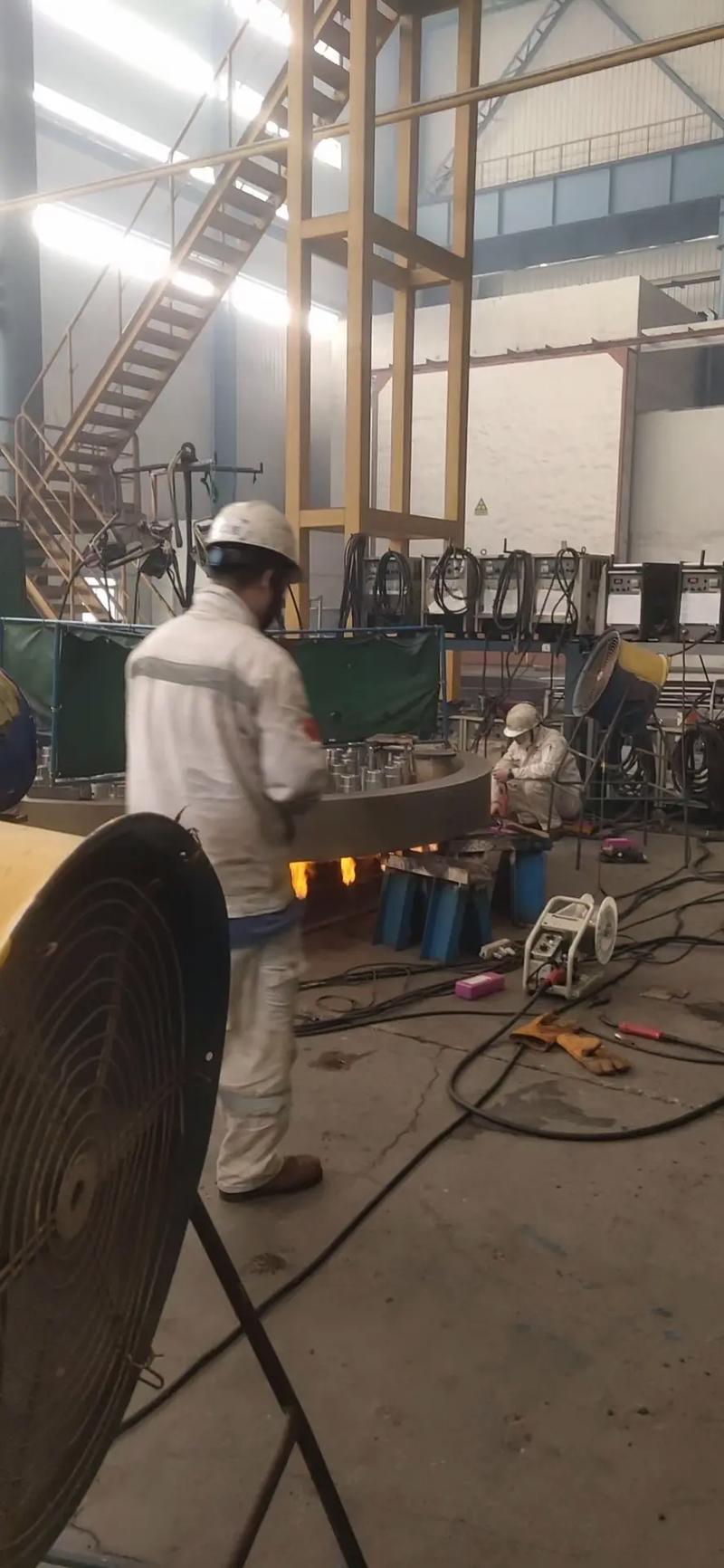 江苏压力容器厂招氩电焊工,考成型白钢氩电,一天五百,工资月发 - 抖音